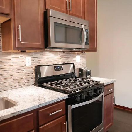2Br Airy & Tidy Apt With Free Covered Parking - Central Modern 시카고 외부 사진