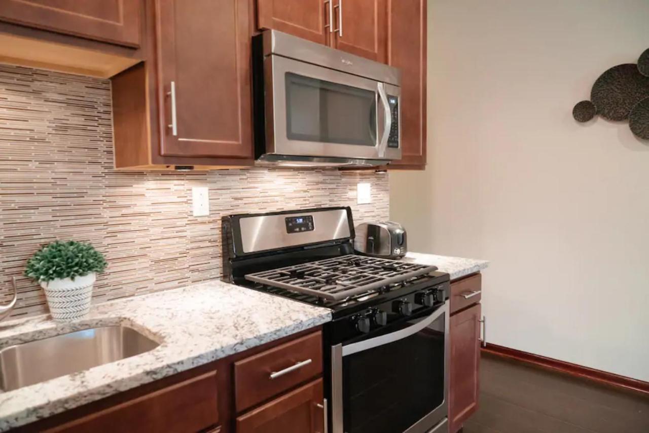 2Br Airy & Tidy Apt With Free Covered Parking - Central Modern 시카고 외부 사진