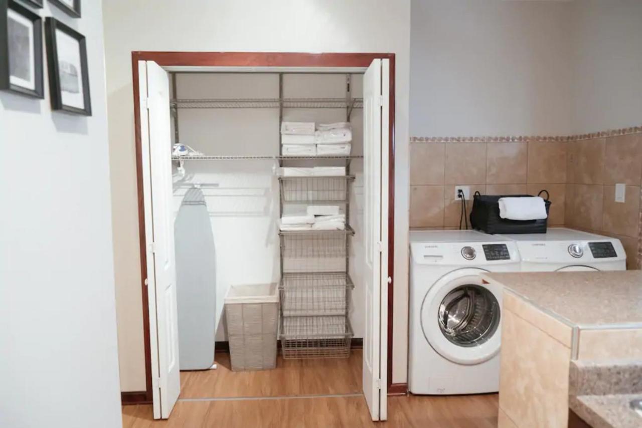 2Br Airy & Tidy Apt With Free Covered Parking - Central Modern 시카고 외부 사진