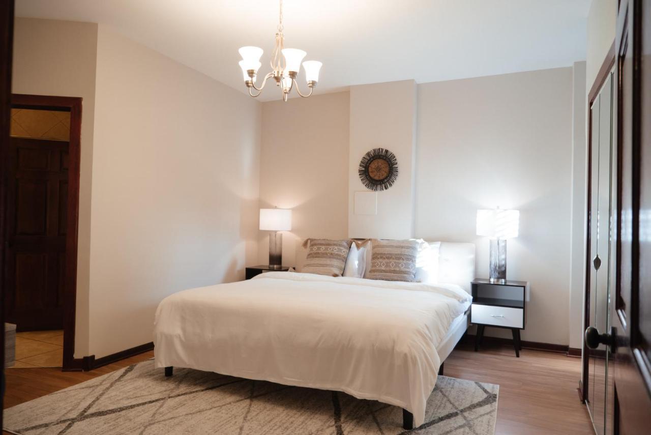 2Br Airy & Tidy Apt With Free Covered Parking - Central Modern 시카고 외부 사진