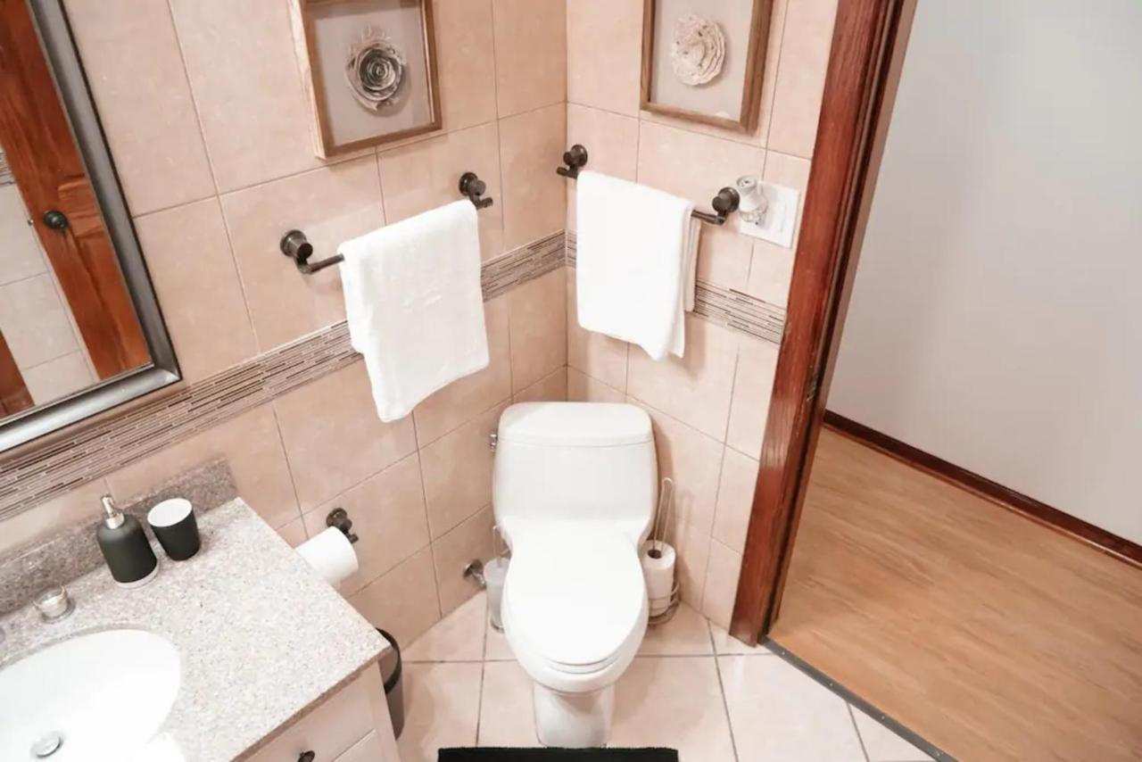 2Br Airy & Tidy Apt With Free Covered Parking - Central Modern 시카고 외부 사진